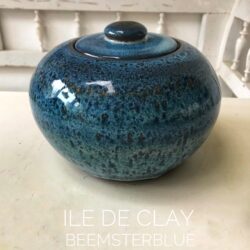 Dekselpot of urn met klei uit de Beemster