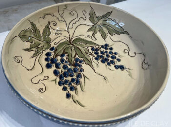 Schaal met druiven Slipware