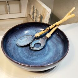 Grote schaal met slacouvert