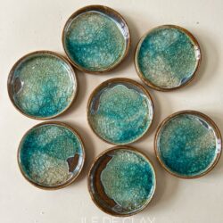 Kleine schaaltjes met ingesmolten glas